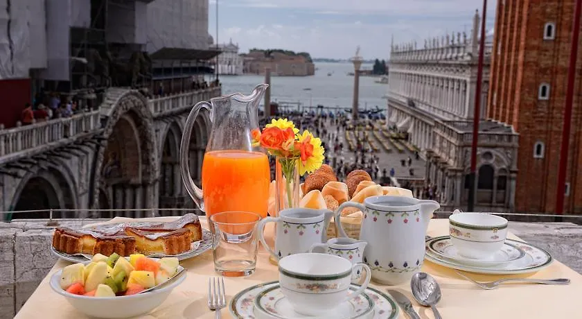 San Marco Luxury - Canaletto Suites Venice 3*,